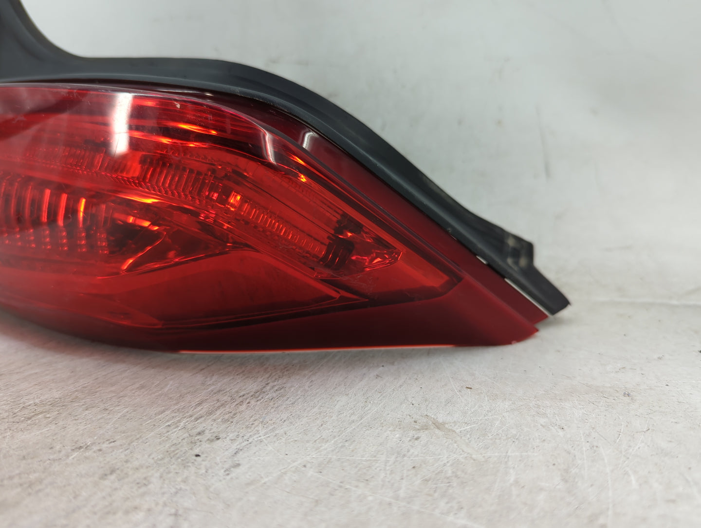 2013-2018 Cadillac Ats Tail Light Assembly Passenger Right OEM Fits Fits 2013 2014 2015 2016 2018 OEM Used Auto Parts - Oemu