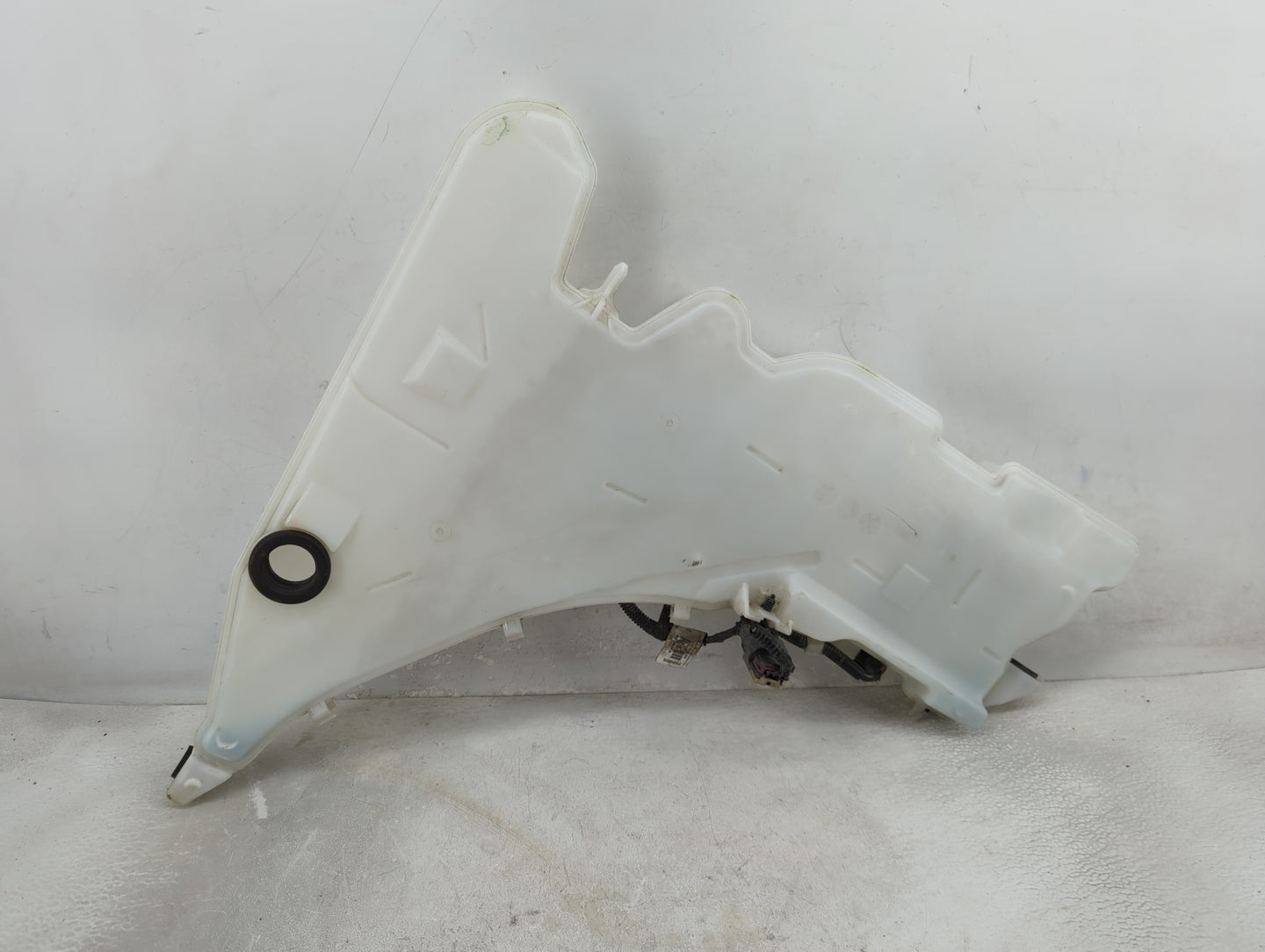 2013-2018 Cadillac Ats Windshield Washer Fluid Reservoir Bottle Oem - Oemusedautoparts1.com