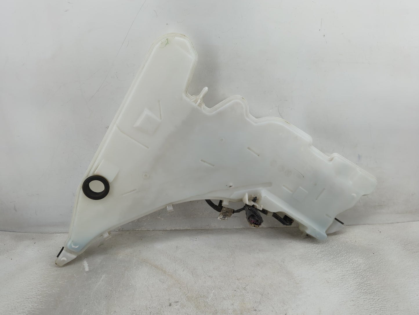 2013-2018 Cadillac Ats Windshield Washer Fluid Reservoir Bottle Oem - Oemusedautoparts1.com