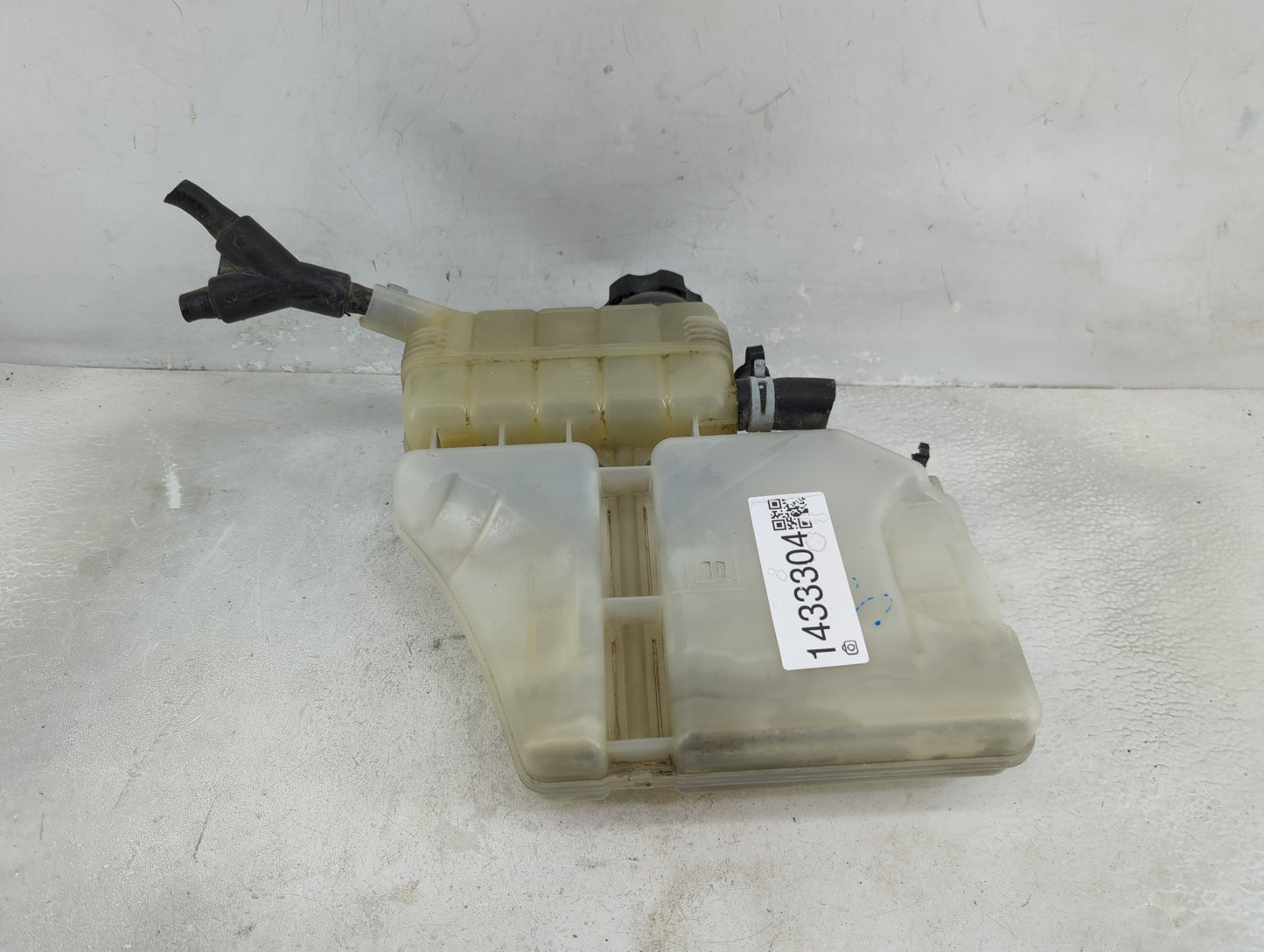 2013-2018 Cadillac Ats Radiator Coolant Overflow Expansion Tank Bottle 1433304 - Oemusedautoparts1.com
