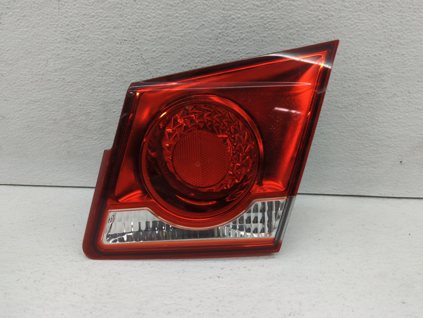 2015-2018 Cadillac Ats Tail Light Assembly Driver Left OEM P/N:3057KLCP Fits Fits 2015 2016 2018 OEM Used Auto Parts - Oemus