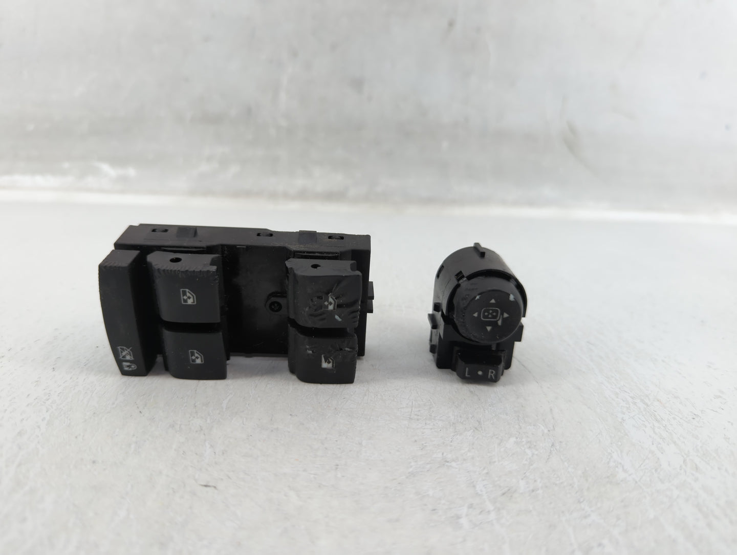2015 Cadillac Ats Master Power Window Switch Replacement Driver Side Left P/N:3154 321676, 92259977 Fits OEM Used Auto Parts