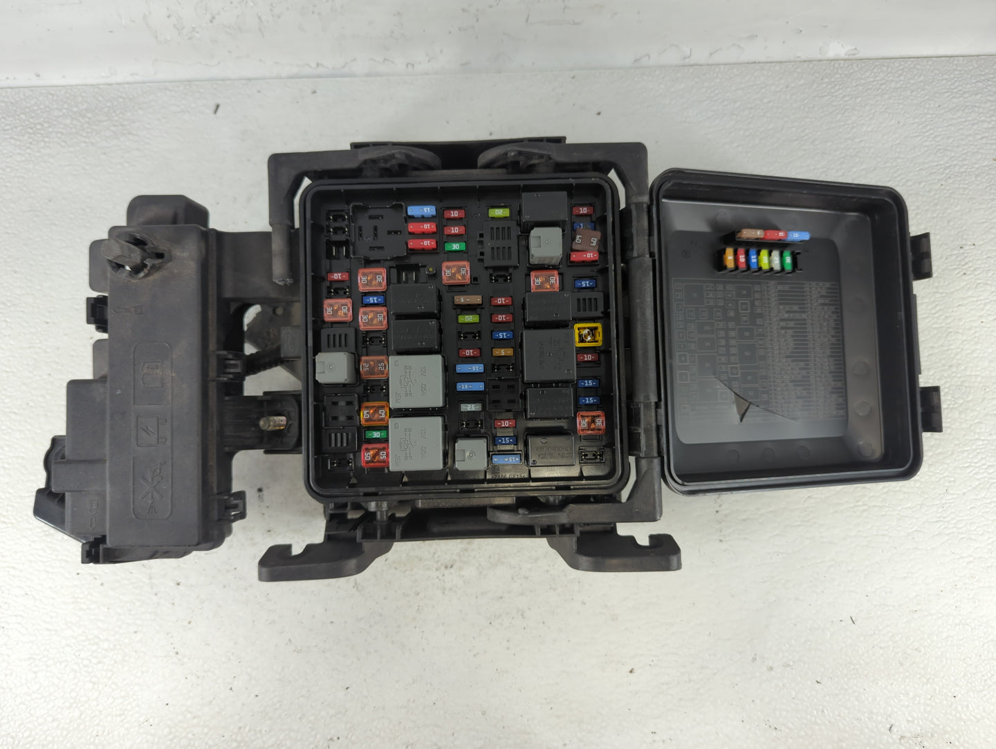 2013-2015 Cadillac Ats Fusebox Fuse Box Panel Relay Module P/N:23278412 Fits Fits 2013 2014 2015 OEM Used Auto Parts - Oemus