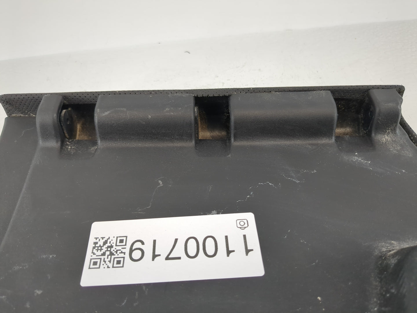 2015 Cadillac Cts Center Console Armrest Cover Lid Fits OEM Used Auto Parts - Oemusedautoparts1.com