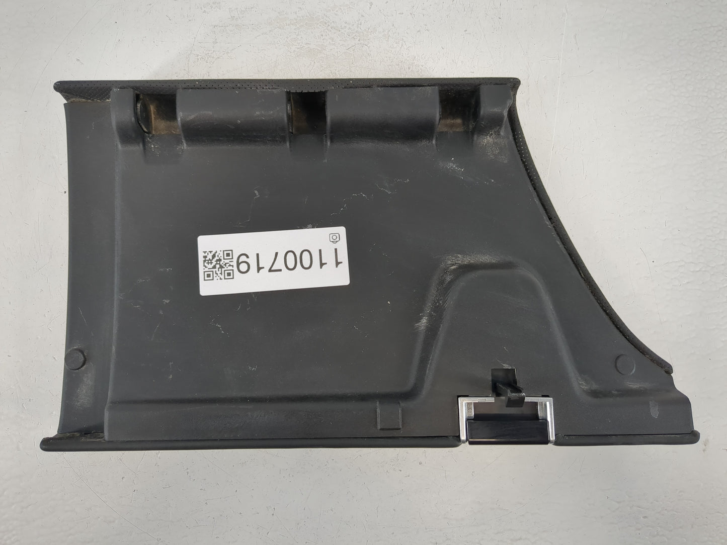 2015 Cadillac Cts Center Console Armrest Cover Lid Fits OEM Used Auto Parts - Oemusedautoparts1.com