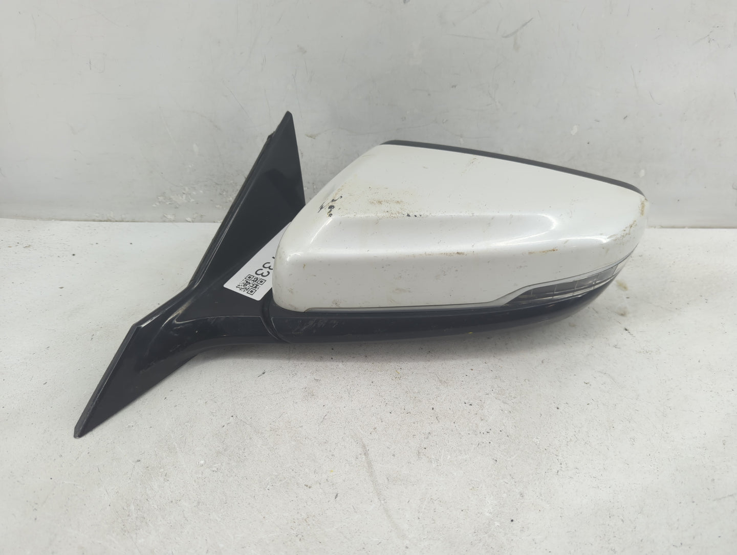 2015-2019 Cadillac Cts Driver Side View Mirror - Left Door Mirror OEM Used - Oemusedautoparts1.com