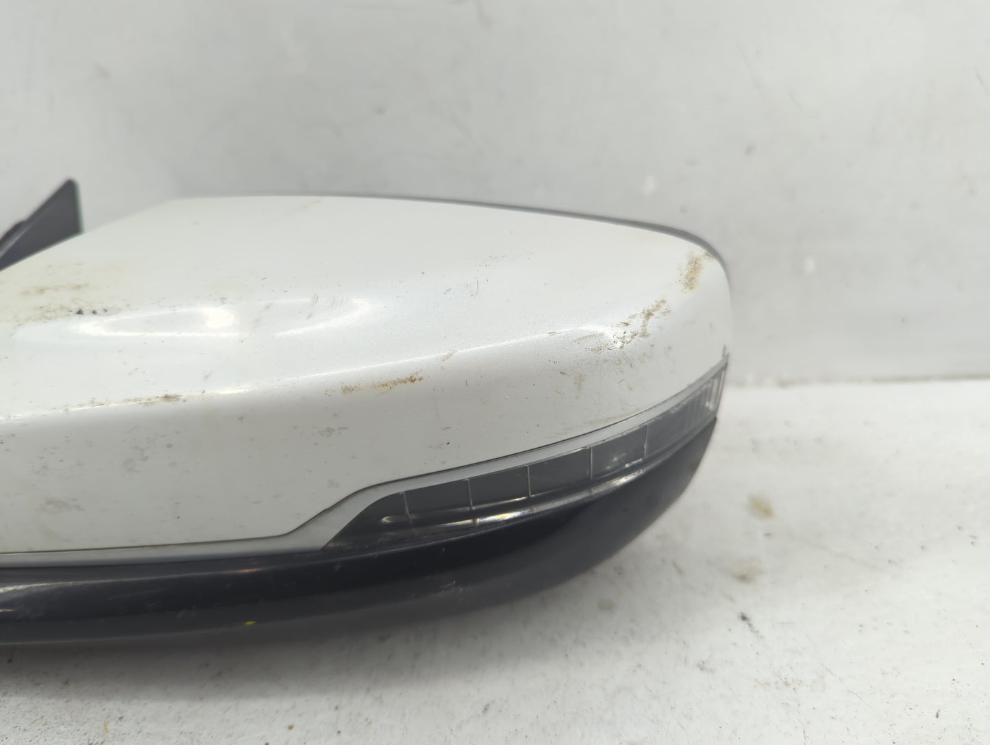 2015-2019 Cadillac Cts Driver Side View Mirror - Left Door Mirror OEM Used - Oemusedautoparts1.com