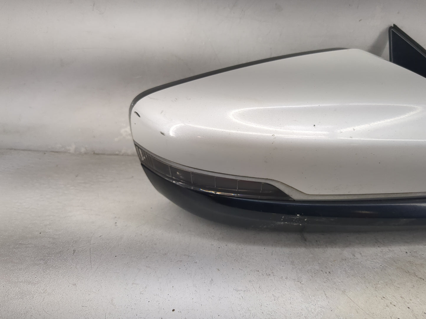 2015-2019 Cadillac Cts Passenger Side View Mirror - Right Door Mirror OEM Used - Oemusedautoparts1.com
