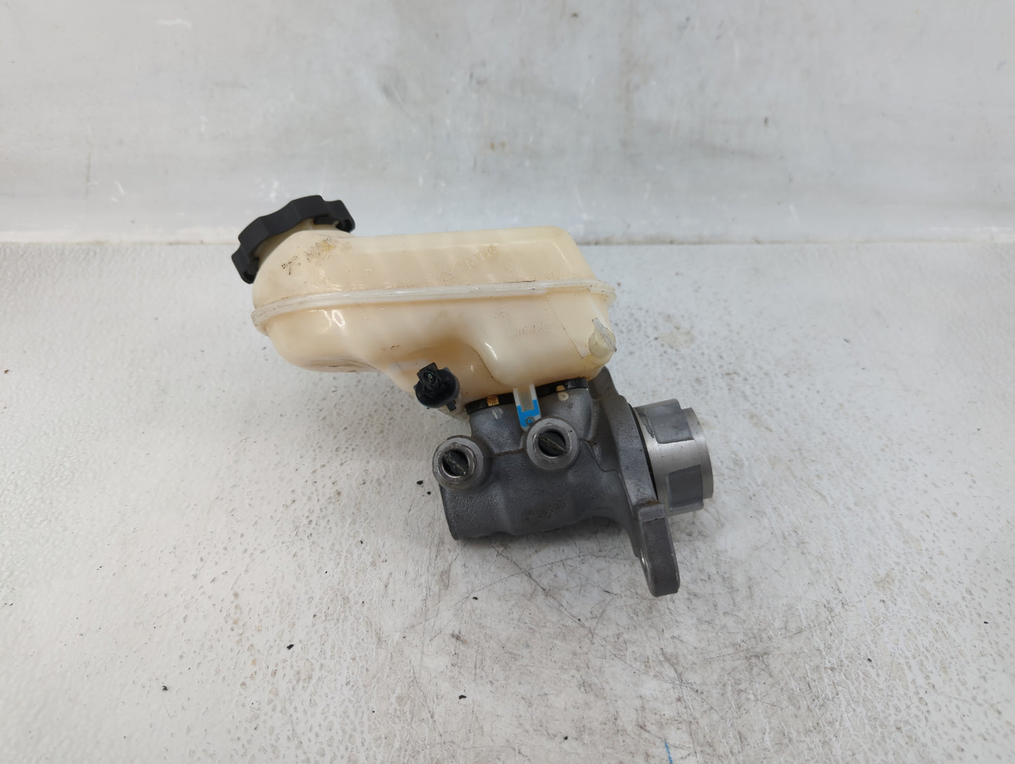 2015-2019 Cadillac Cts Brake Master Cylinder - Oemusedautoparts1.com