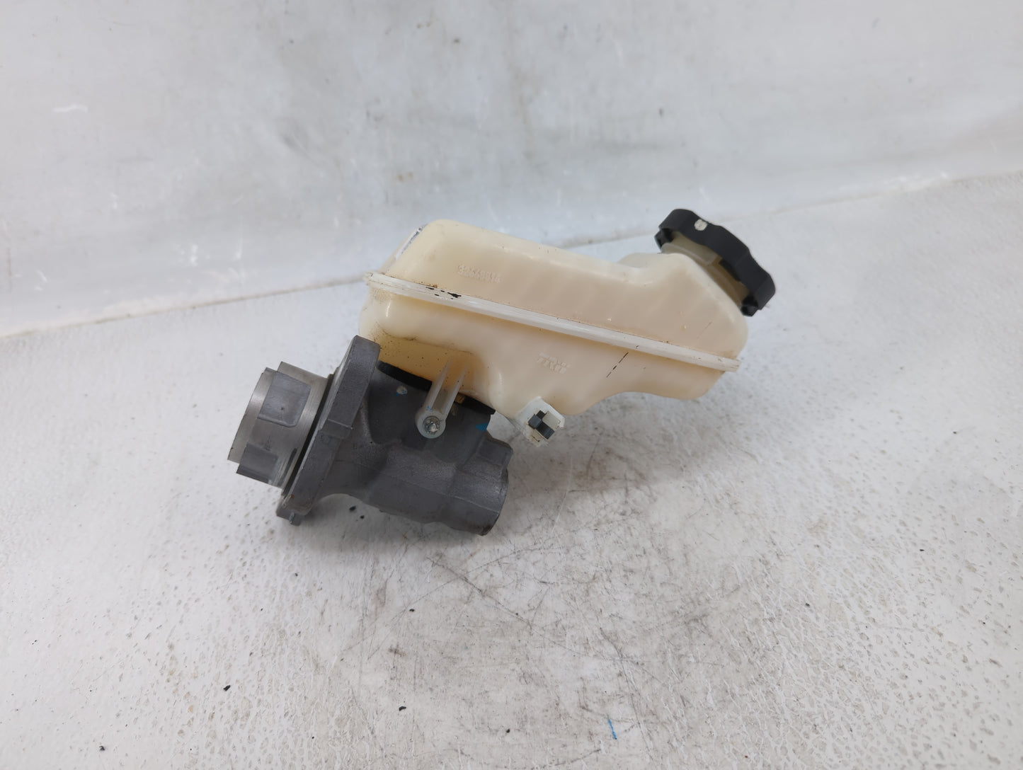 2015-2019 Cadillac Cts Brake Master Cylinder - Oemusedautoparts1.com