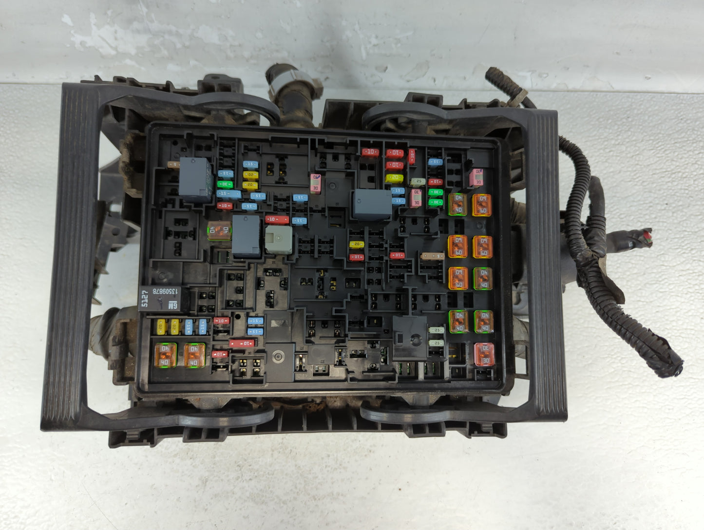 2015-2020 Cadillac Escalade Fusebox Fuse Box Panel Relay Module P/N:84114437 Fits Fits 2015 2016 2017 2018 2019 2020 OEM Use
