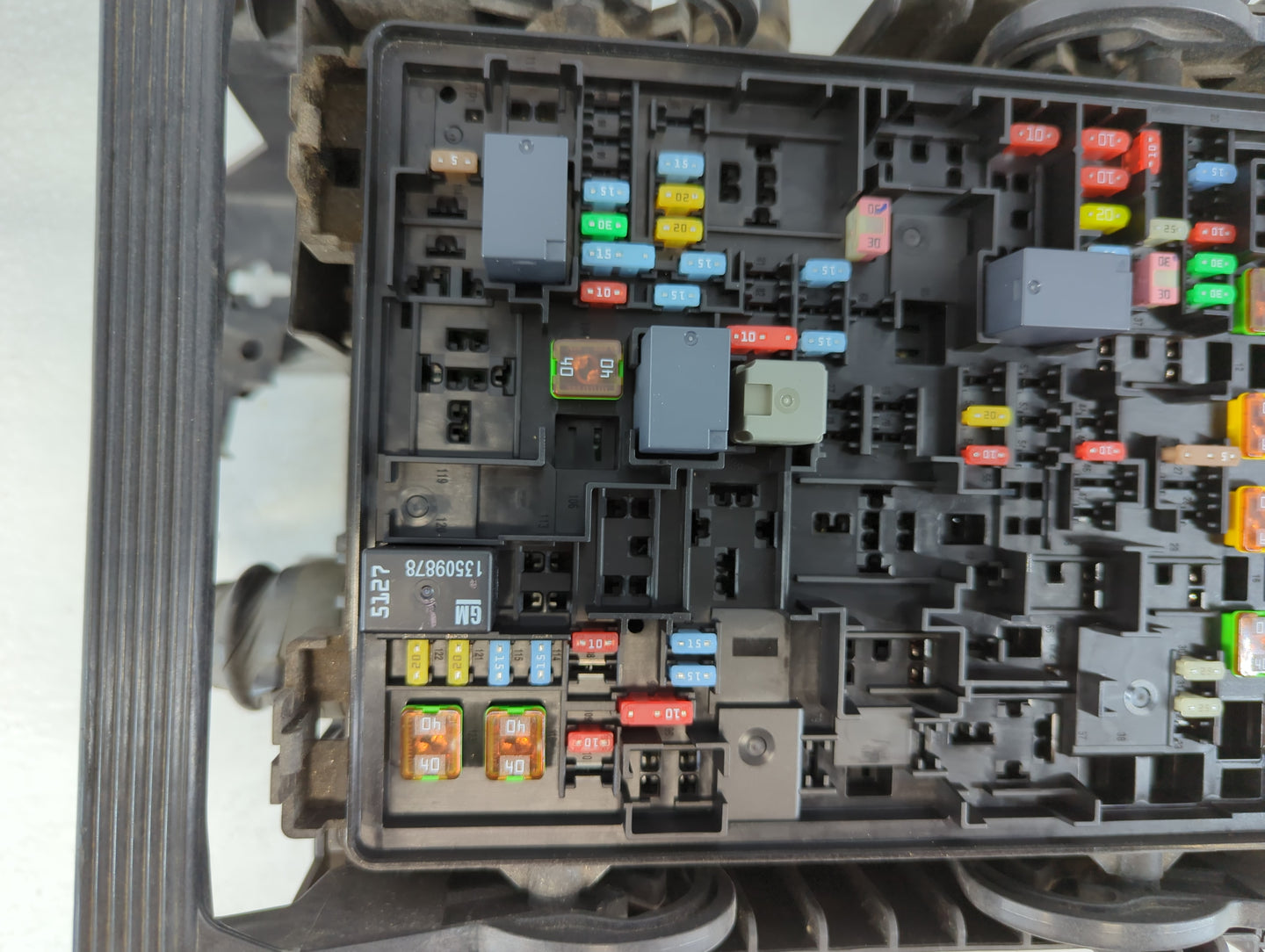 2015-2020 Cadillac Escalade Fusebox Fuse Box Panel Relay Module P/N:84114437 Fits Fits 2015 2016 2017 2018 2019 2020 OEM Use