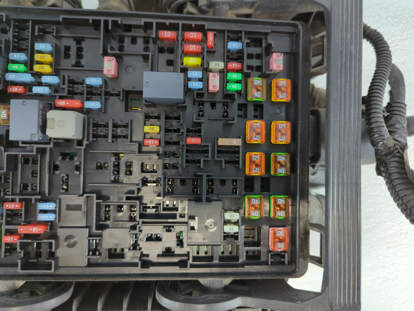 2015-2020 Cadillac Escalade Fusebox Fuse Box Panel Relay Module P/N:84114437 Fits Fits 2015 2016 2017 2018 2019 2020 OEM Use