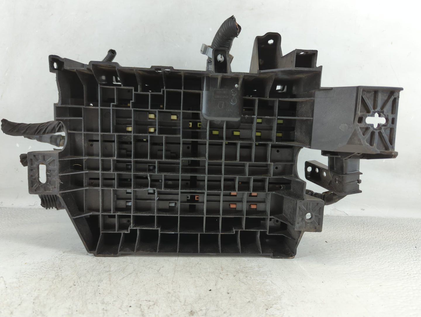 2015-2020 Cadillac Escalade Fusebox Fuse Box Panel Relay Module P/N:84114437 Fits Fits 2015 2016 2017 2018 2019 2020 OEM Use
