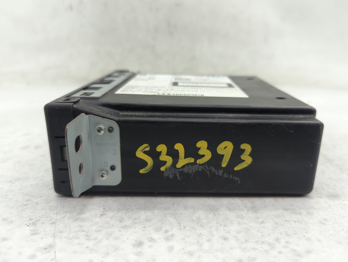 2015-2016 Cadillac Escalade Esv Cd Changer Disc Player - Oemusedautoparts1.com