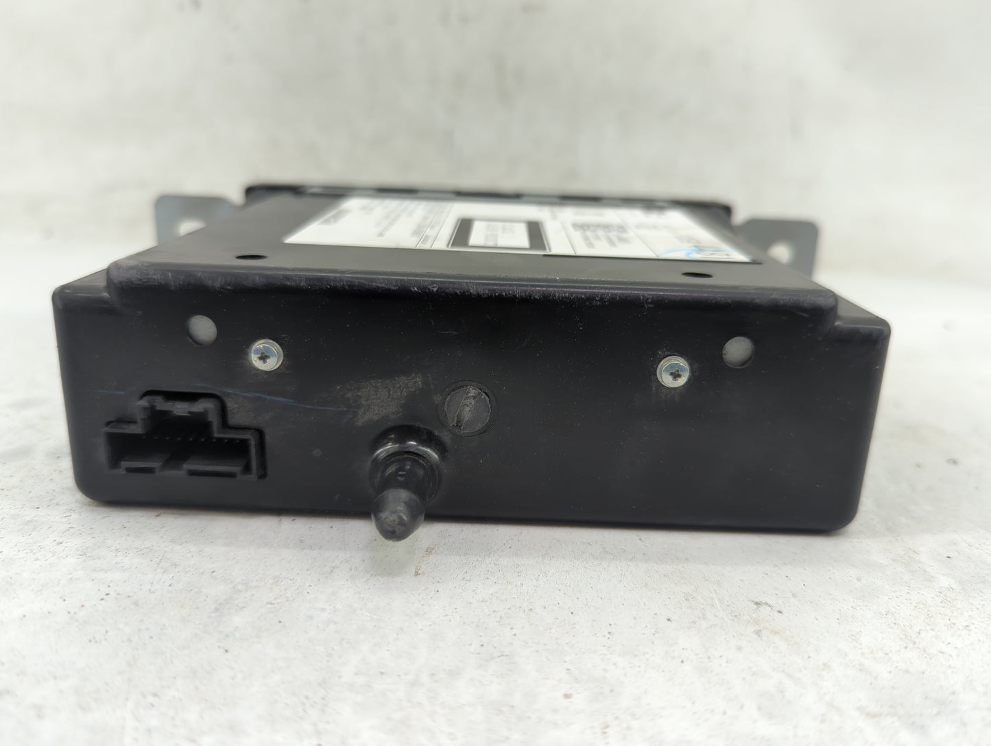 2015-2016 Cadillac Escalade Esv Cd Changer Disc Player - Oemusedautoparts1.com