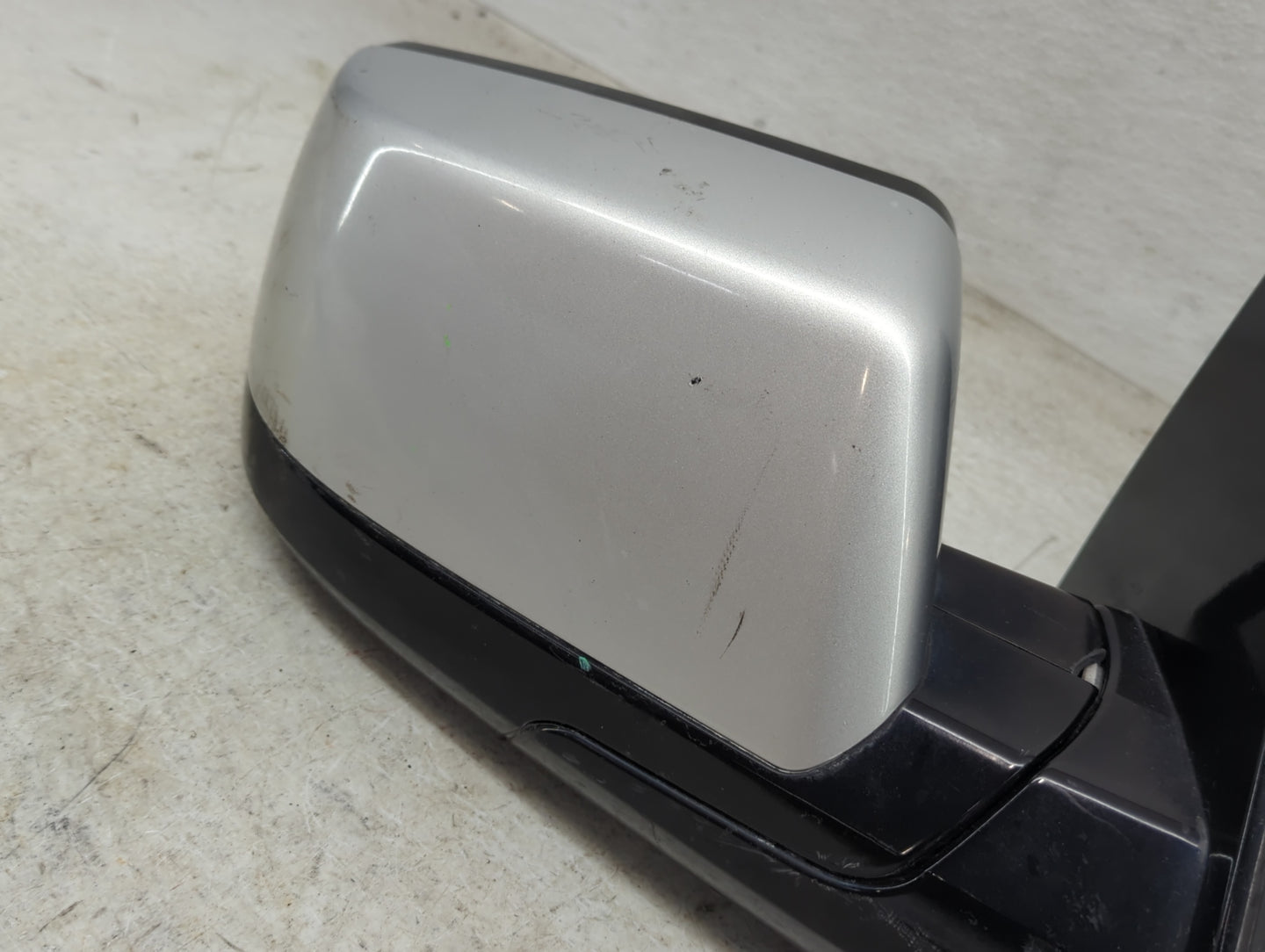 2015-2017 Cadillac Escalade Esv Passenger Side View Mirror - Right Door Mirror OEM Used - Oemusedautoparts1.com