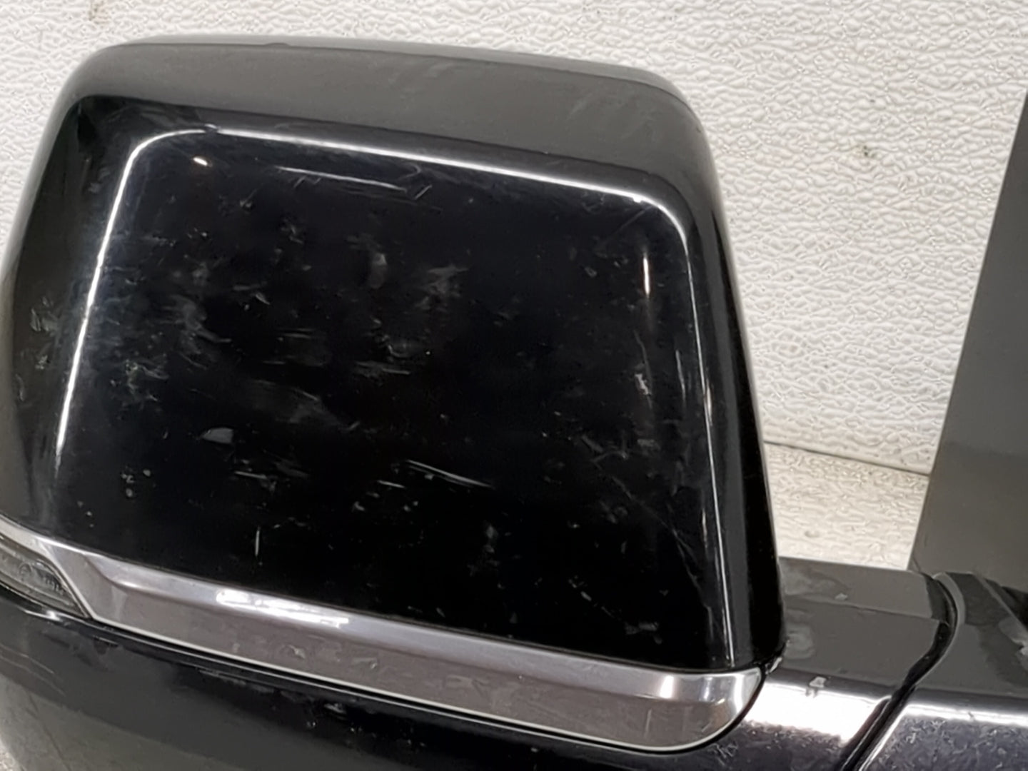 2015-2020 Cadillac Escalade Esv Passenger Side View Mirror - Right Door Mirror OEM Used - Oemusedautoparts1.com