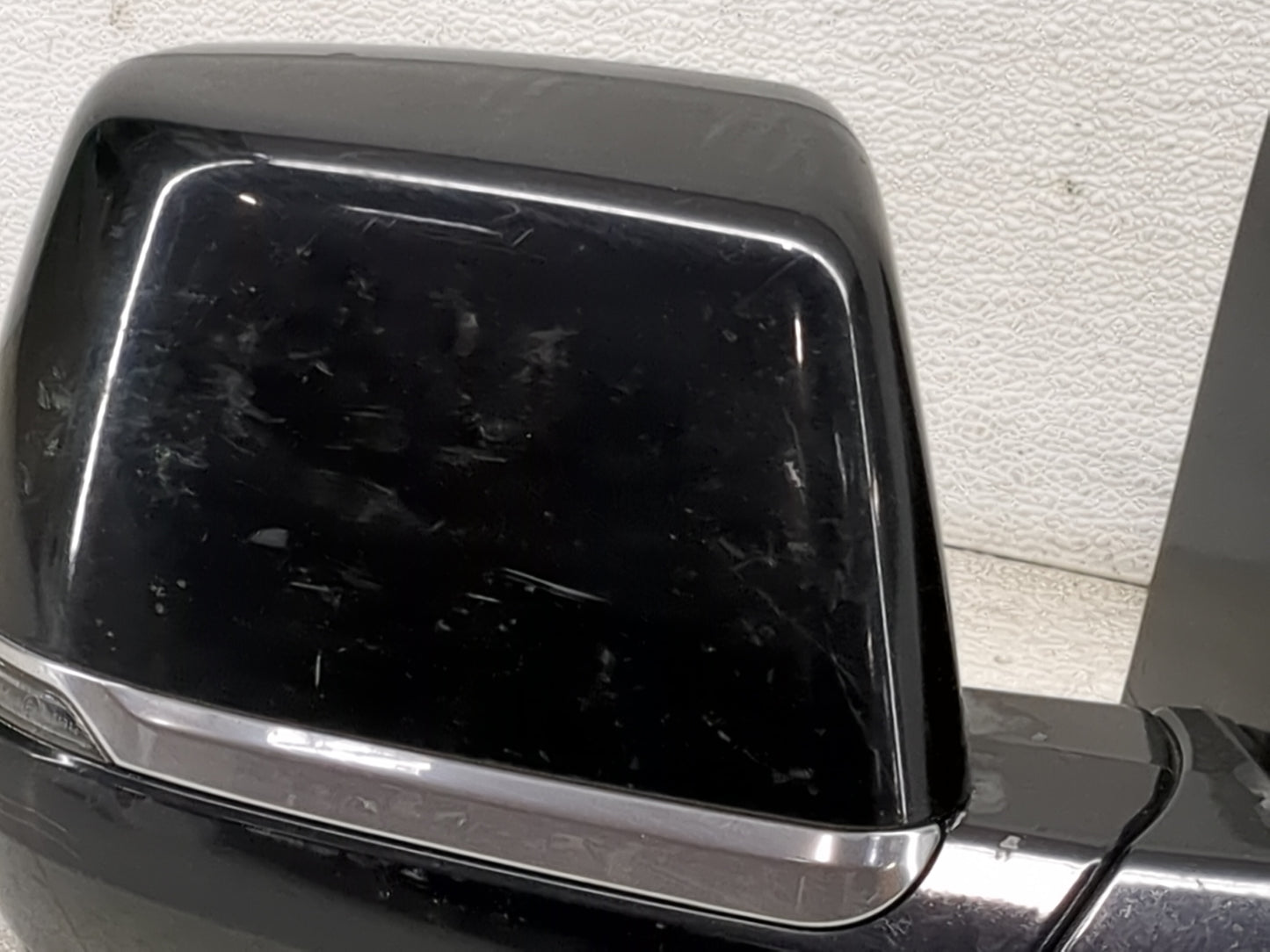 2015-2020 Cadillac Escalade Esv Passenger Side View Mirror - Right Door Mirror OEM Used - Oemusedautoparts1.com