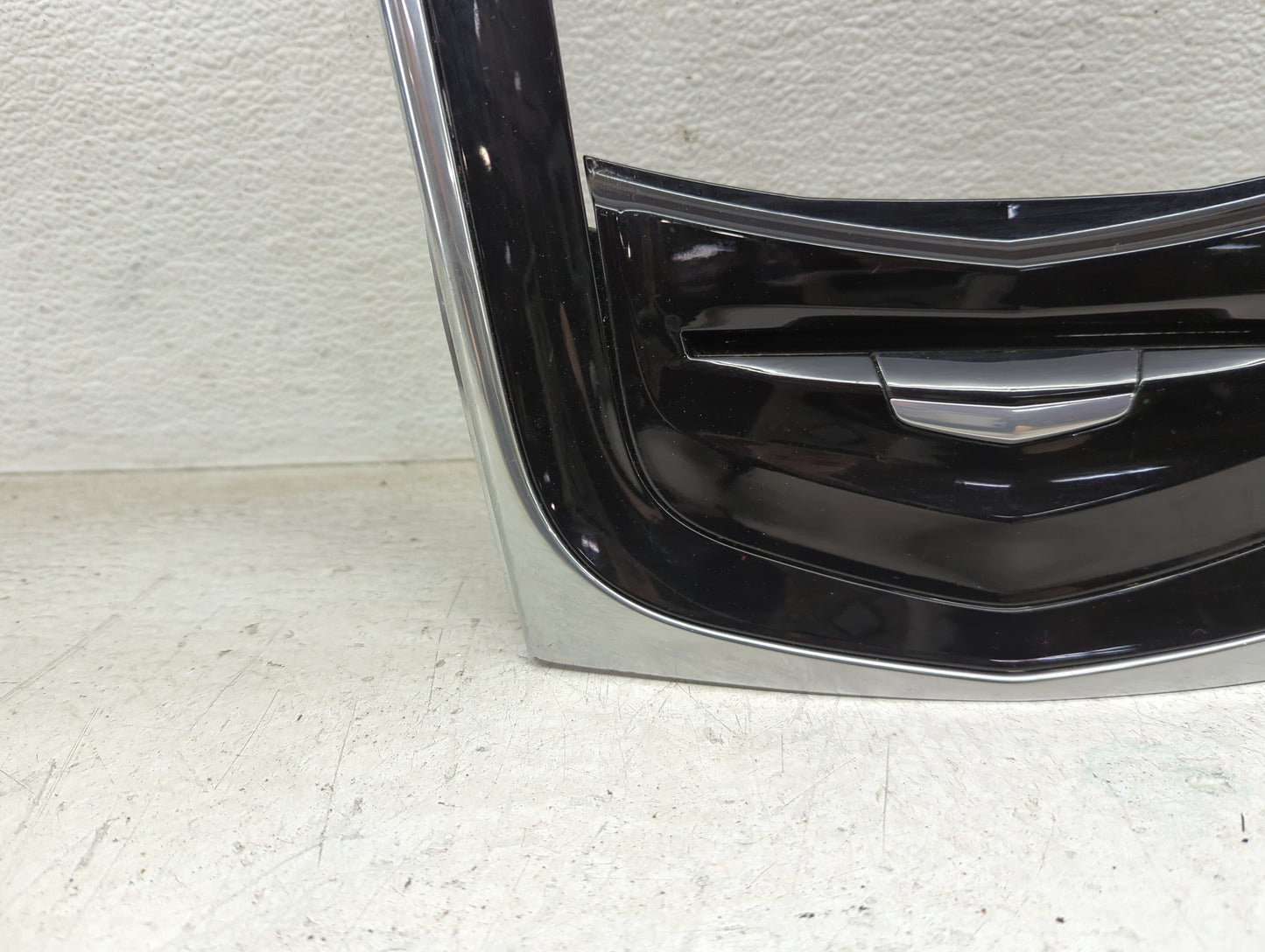 2015 Cadillac Escalade Esv Information Radio Display Screen Bezel Vents - Oemusedautoparts1.com