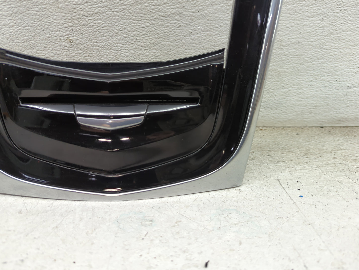 2015 Cadillac Escalade Esv Information Radio Display Screen Bezel Vents - Oemusedautoparts1.com
