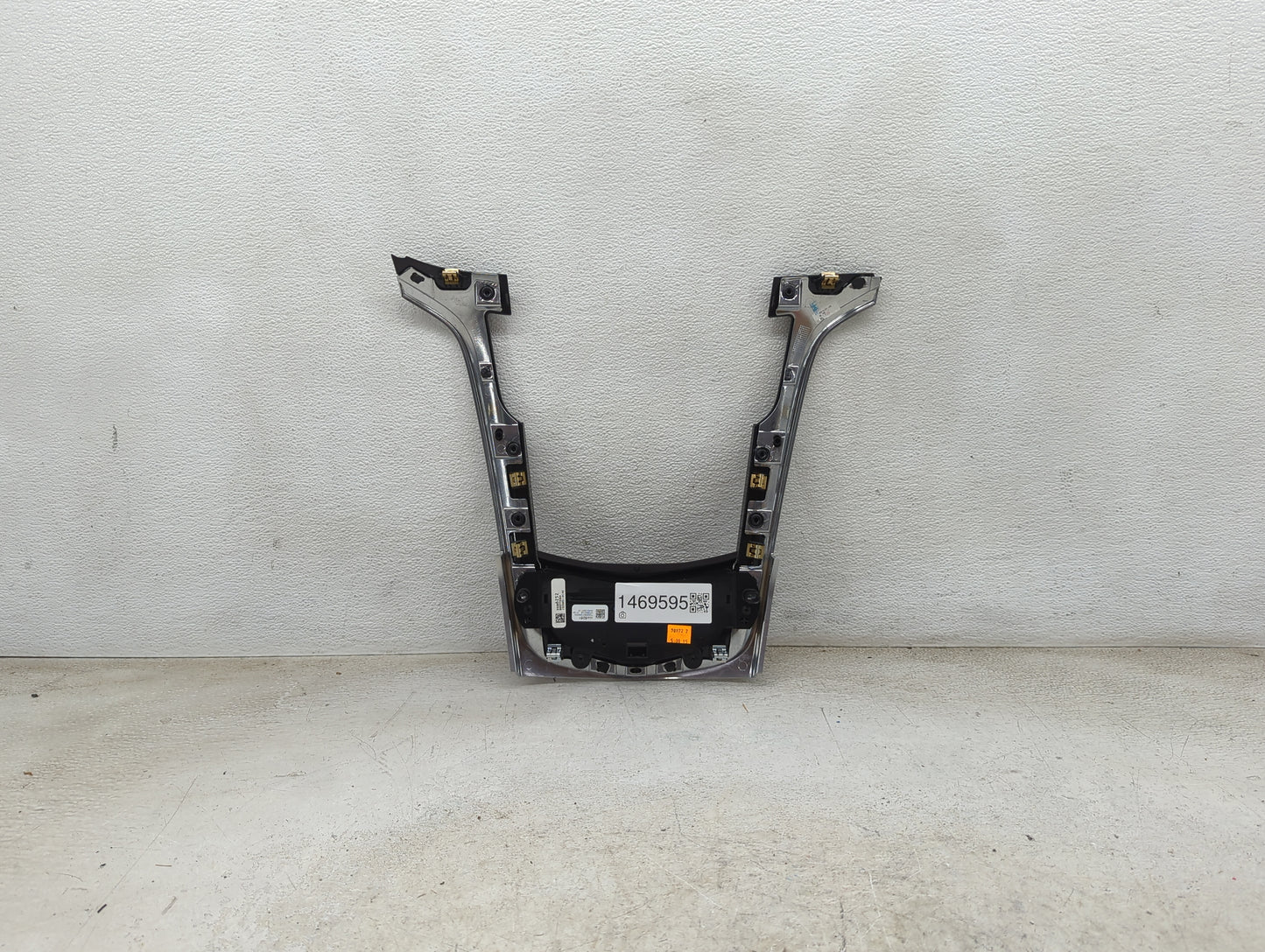 2015 Cadillac Escalade Esv Information Radio Display Screen Bezel Vents - Oemusedautoparts1.com