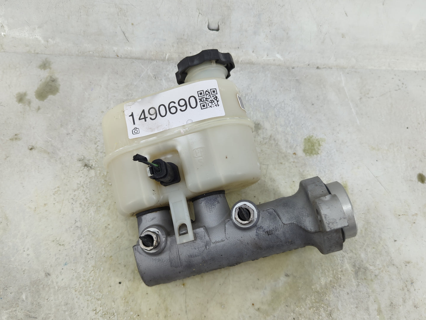 2015-2020 Cadillac Escalade Esv Brake Master Cylinder 1490690 - Oemusedautoparts1.com