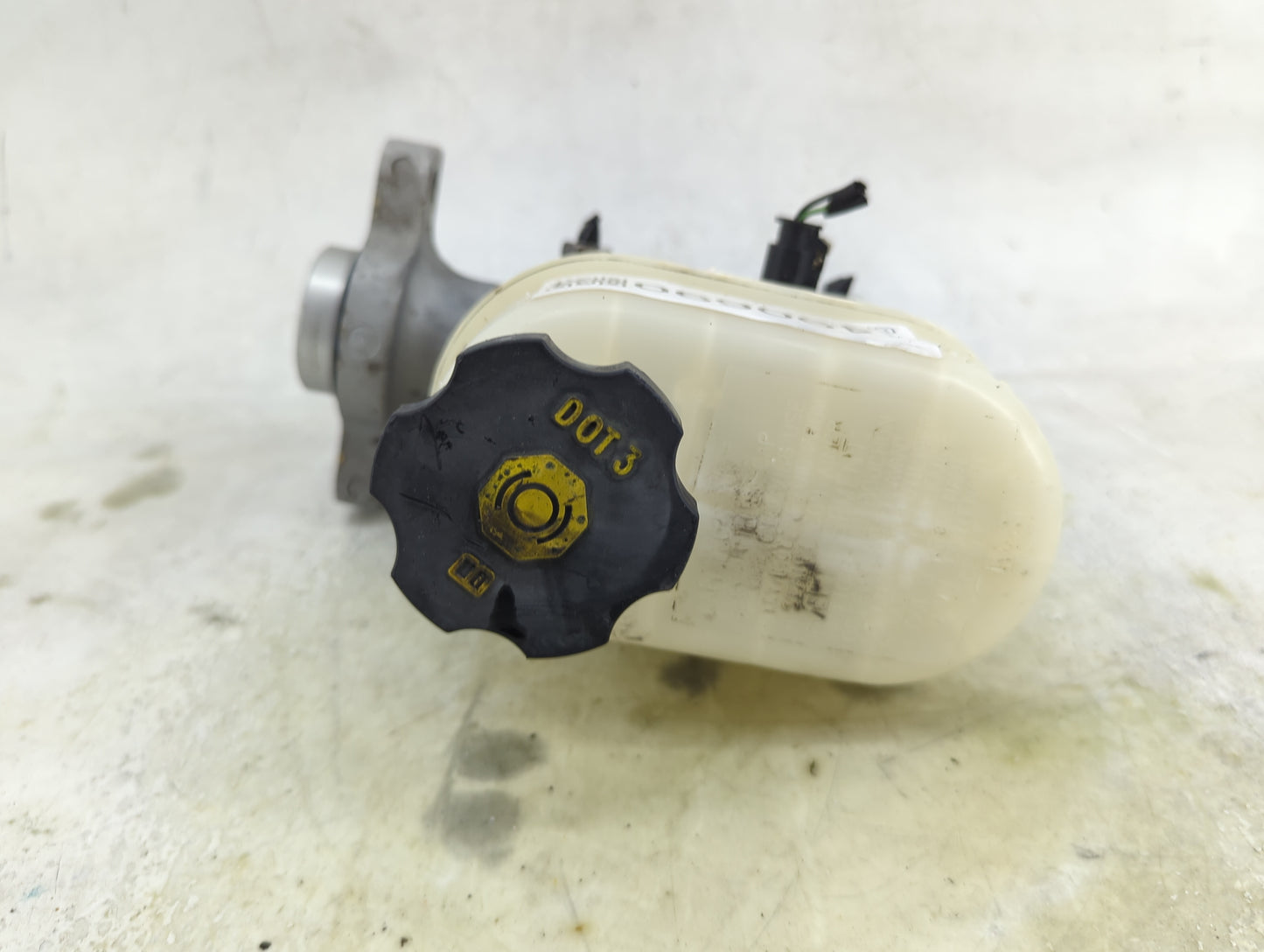 2015-2020 Cadillac Escalade Esv Brake Master Cylinder 1490690 - Oemusedautoparts1.com