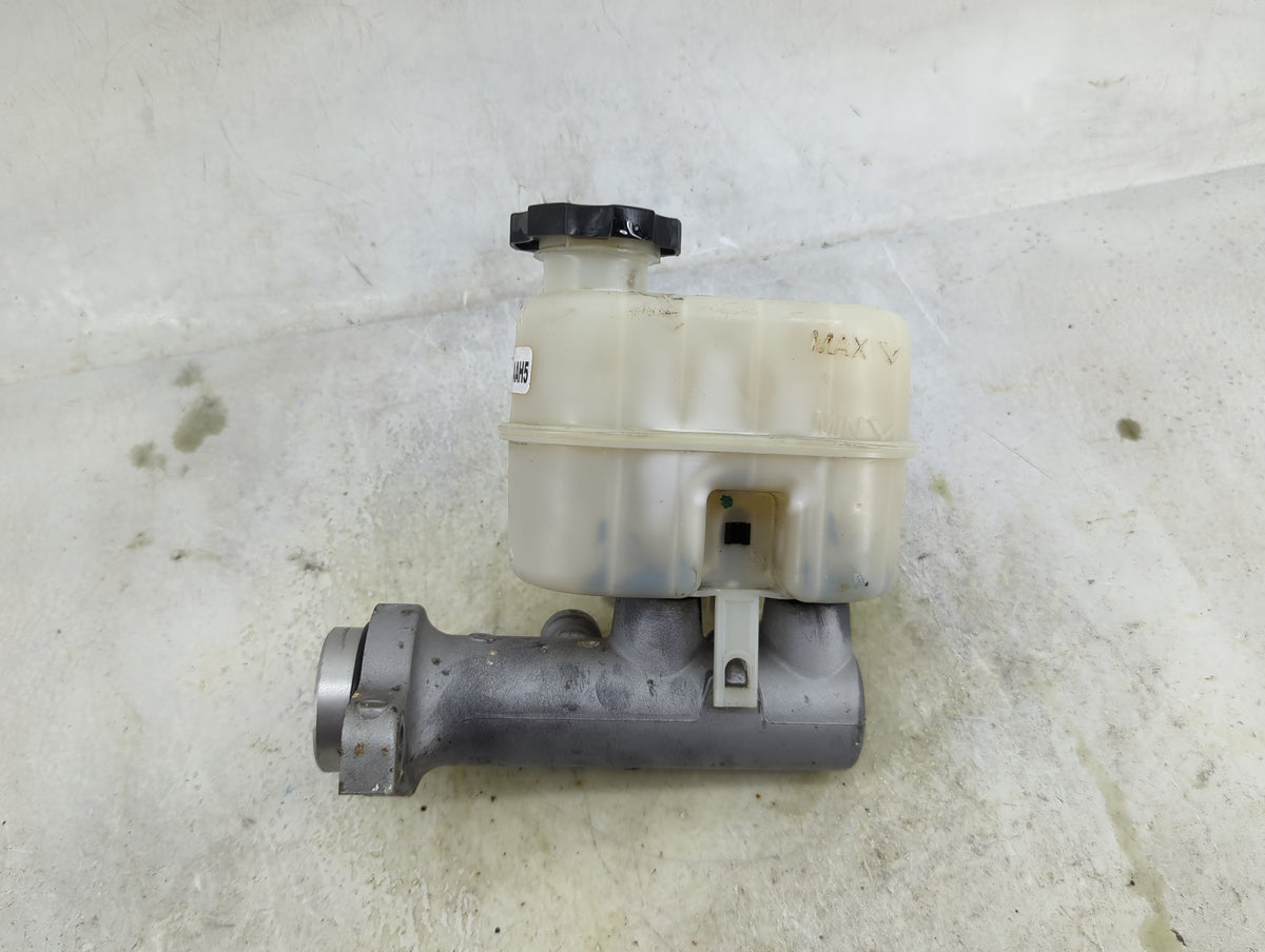2015-2020 Cadillac Escalade Esv Brake Master Cylinder 1490690 - Oemusedautoparts1.com