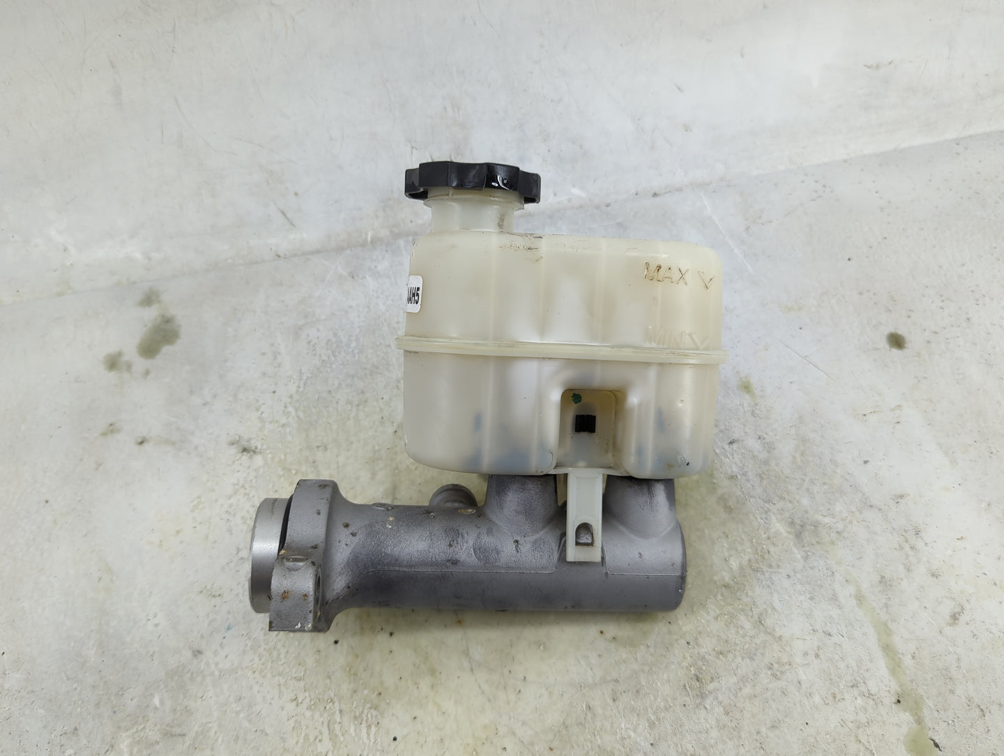 2015-2020 Cadillac Escalade Esv Brake Master Cylinder 1490690 - Oemusedautoparts1.com