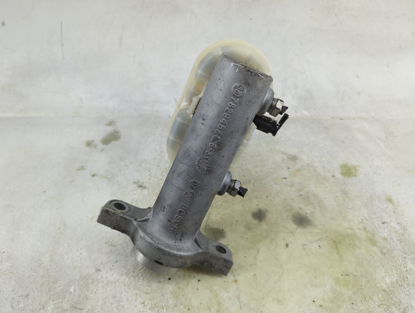 2015-2020 Cadillac Escalade Esv Brake Master Cylinder 1490690 - Oemusedautoparts1.com