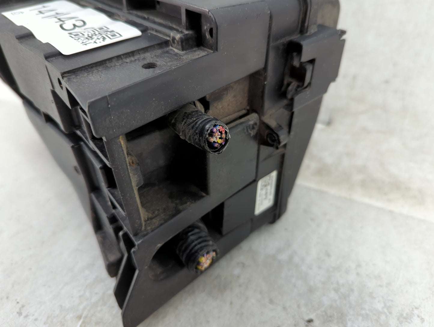 2014-2016 Cadillac Srx Fusebox Fuse Box Panel Relay Module Fits Fits 2014 2015 2016 OEM Used Auto Parts - Oemusedautoparts1.