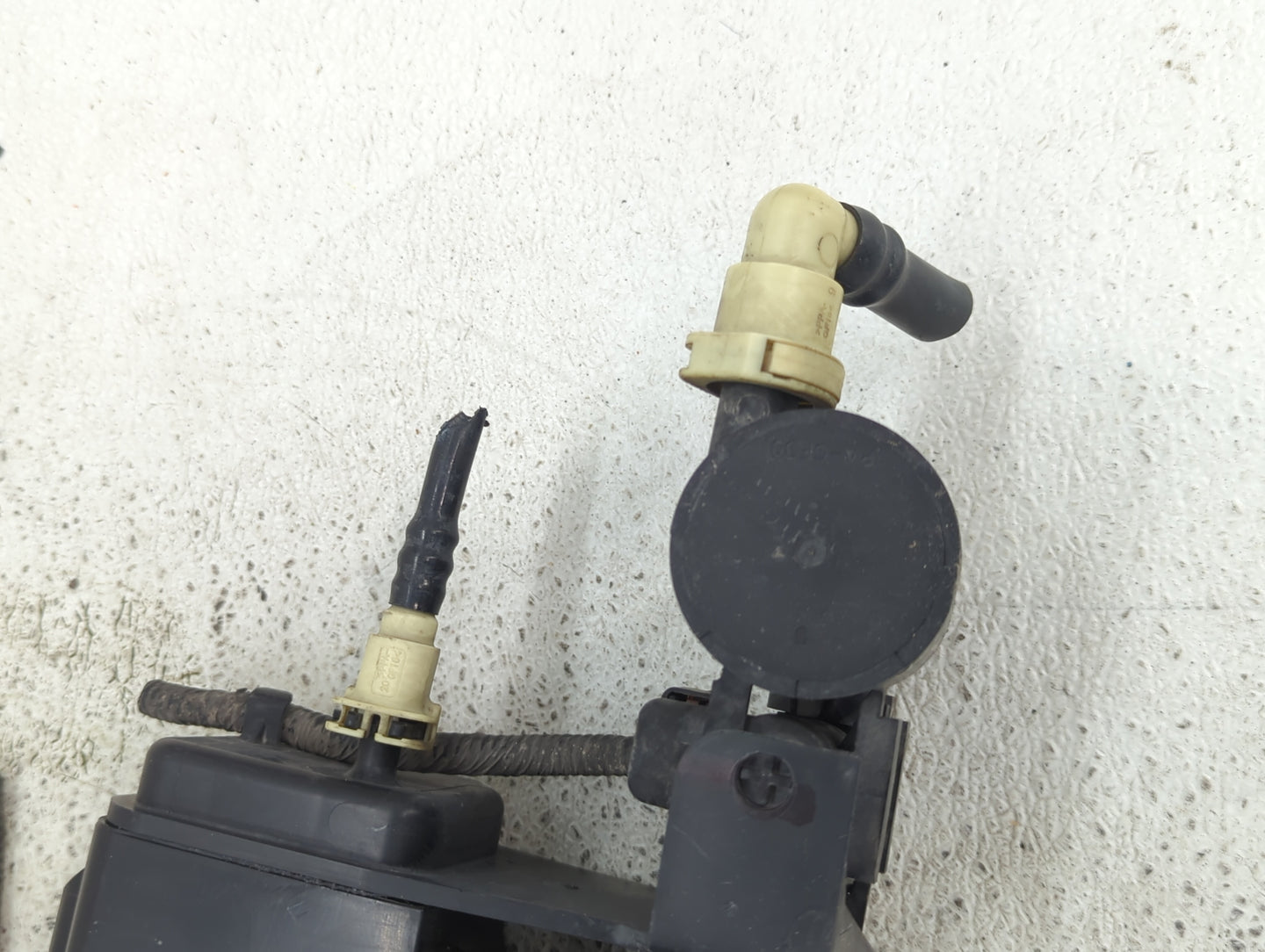 2015 Cadillac Srx Fuel Vapor Charcoal Canister - Oemusedautoparts1.com