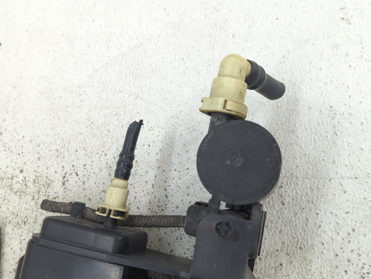 2015 Cadillac Srx Fuel Vapor Charcoal Canister - Oemusedautoparts1.com