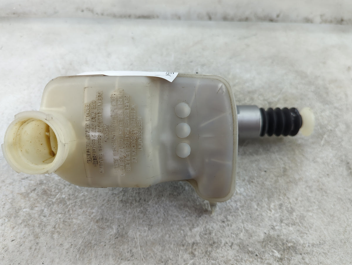 2010-2016 Cadillac Srx Brake Master Cylinder 1511894 - Oemusedautoparts1.com