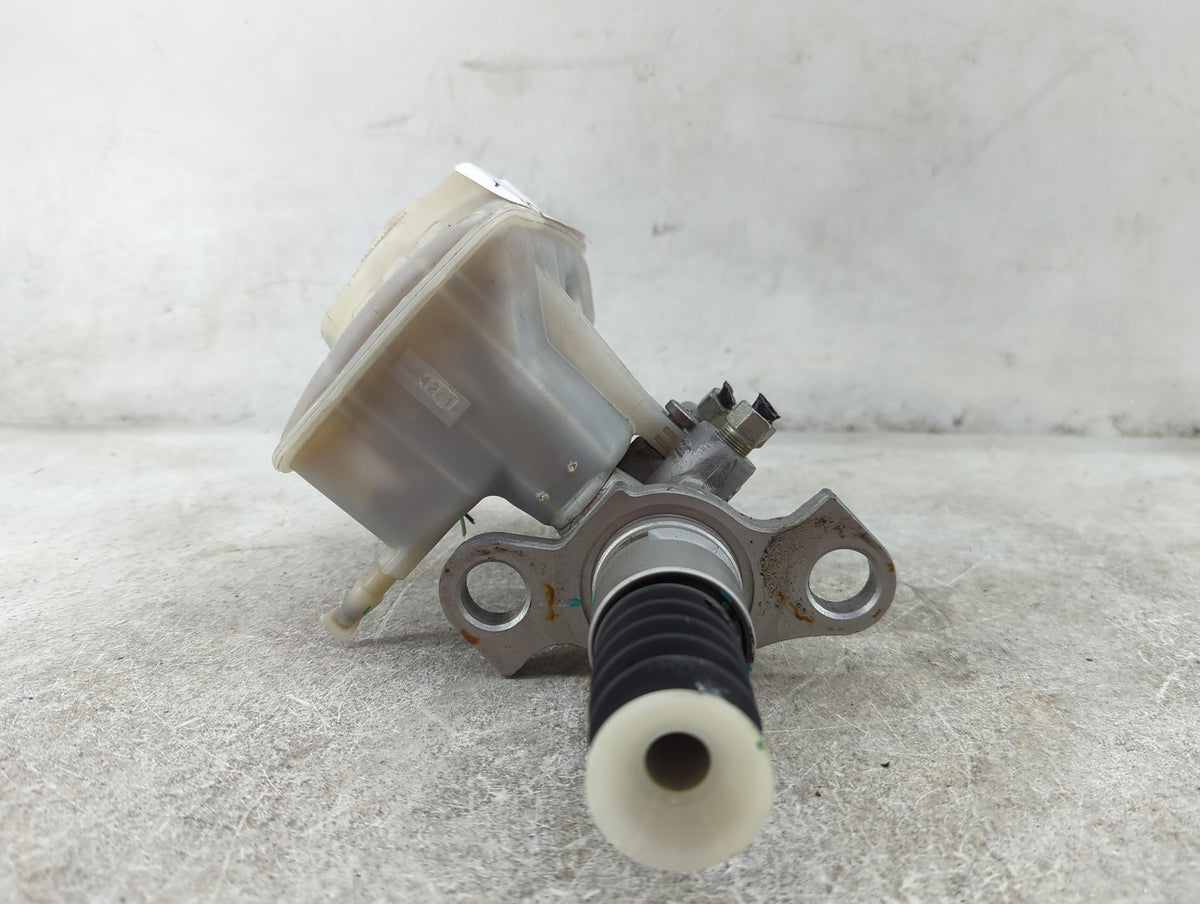 2010-2016 Cadillac Srx Brake Master Cylinder 1511894 - Oemusedautoparts1.com