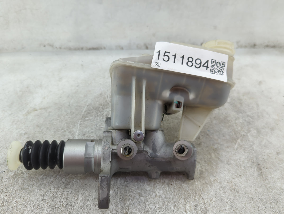 2010-2016 Cadillac Srx Brake Master Cylinder 1511894 - Oemusedautoparts1.com