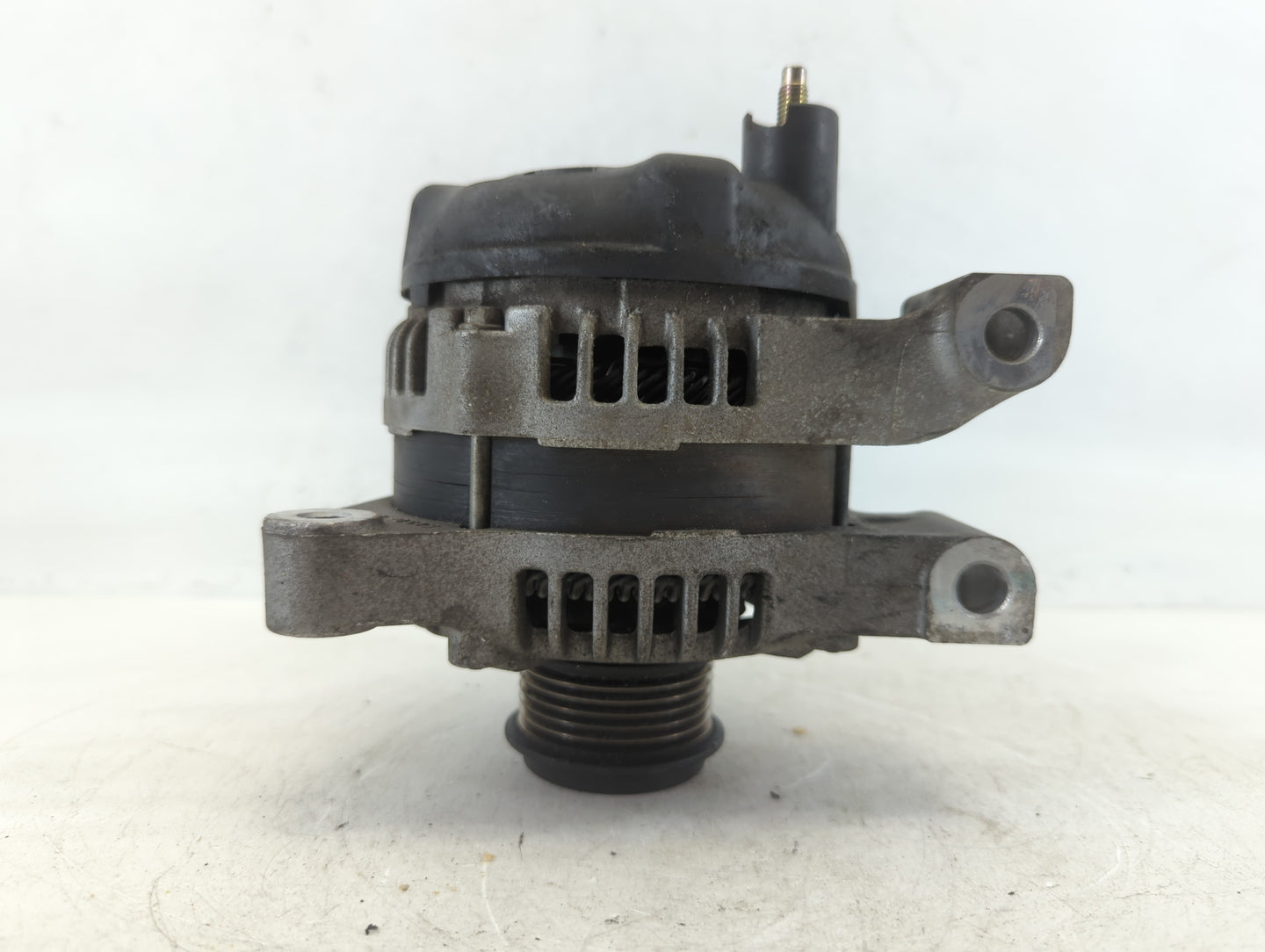 2013-2016 Cadillac Srx Alternator Replacement Generator Charging Assembly Engine OEM P/N:104211-8161 22988006 Fits OEM Used 