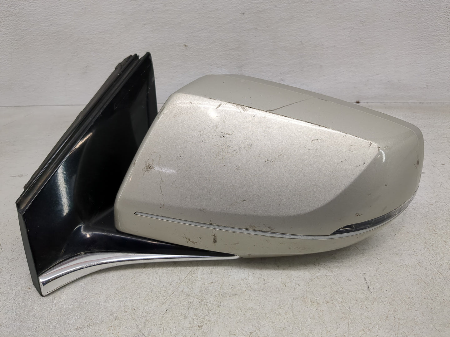 2013-2015 Cadillac Xts Driver Side View Mirror - Left Door Mirror OEM Used - Oemusedautoparts1.com
