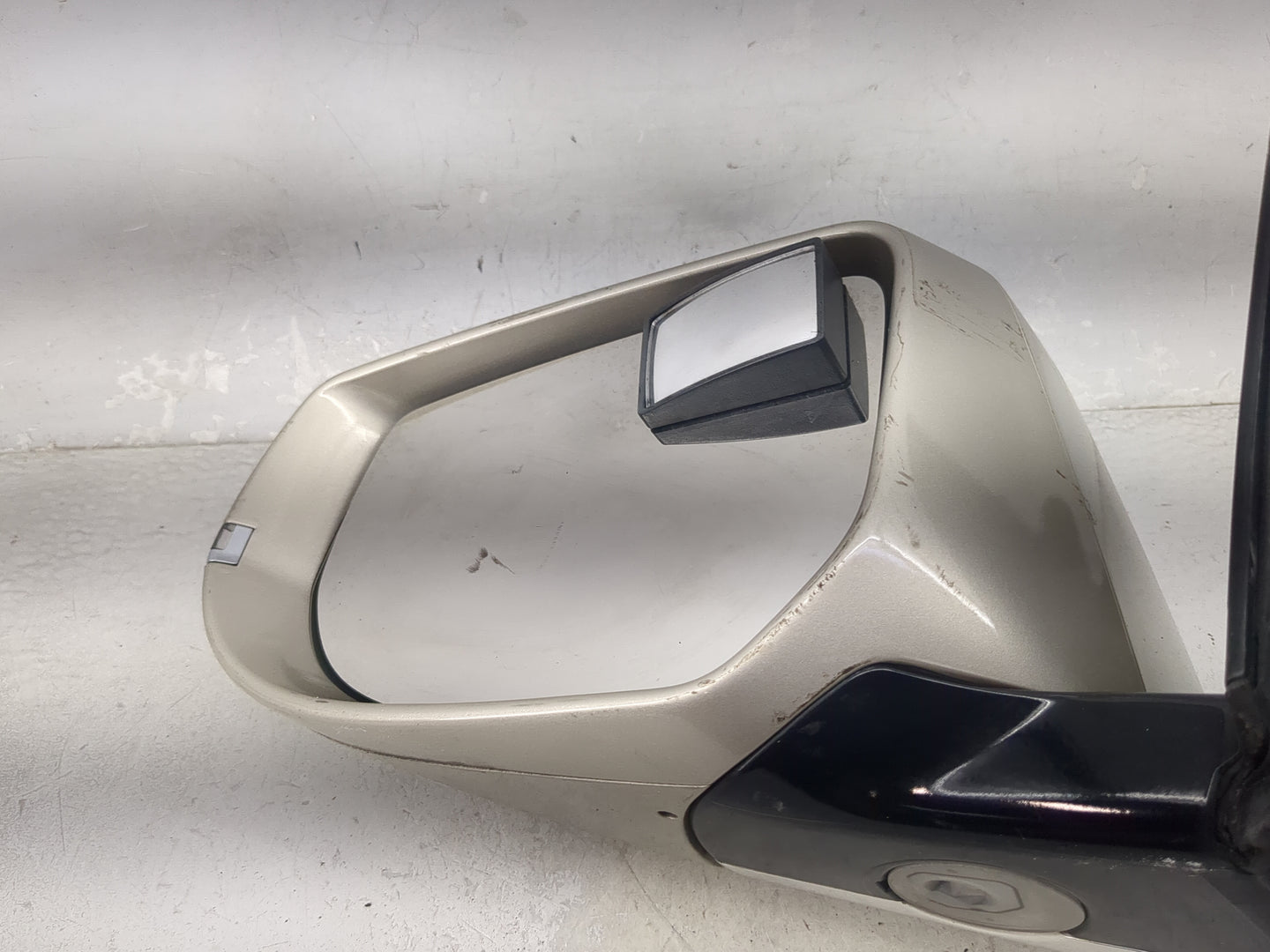 2015 Cadillac Xts Driver Side View Mirror - Left Door Mirror OEM Used - Oemusedautoparts1.com