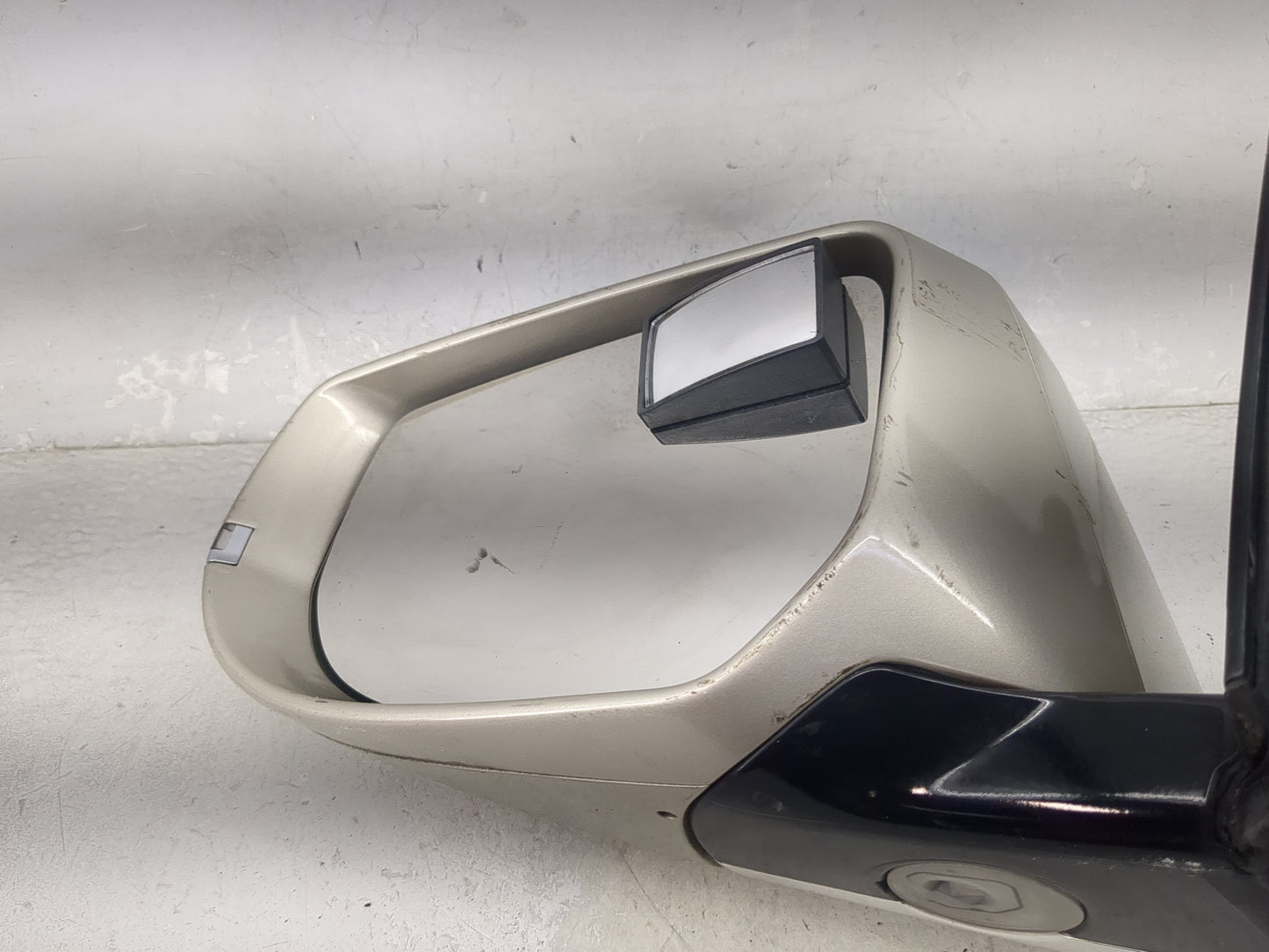 2015 Cadillac Xts Driver Side View Mirror - Left Door Mirror OEM Used - Oemusedautoparts1.com