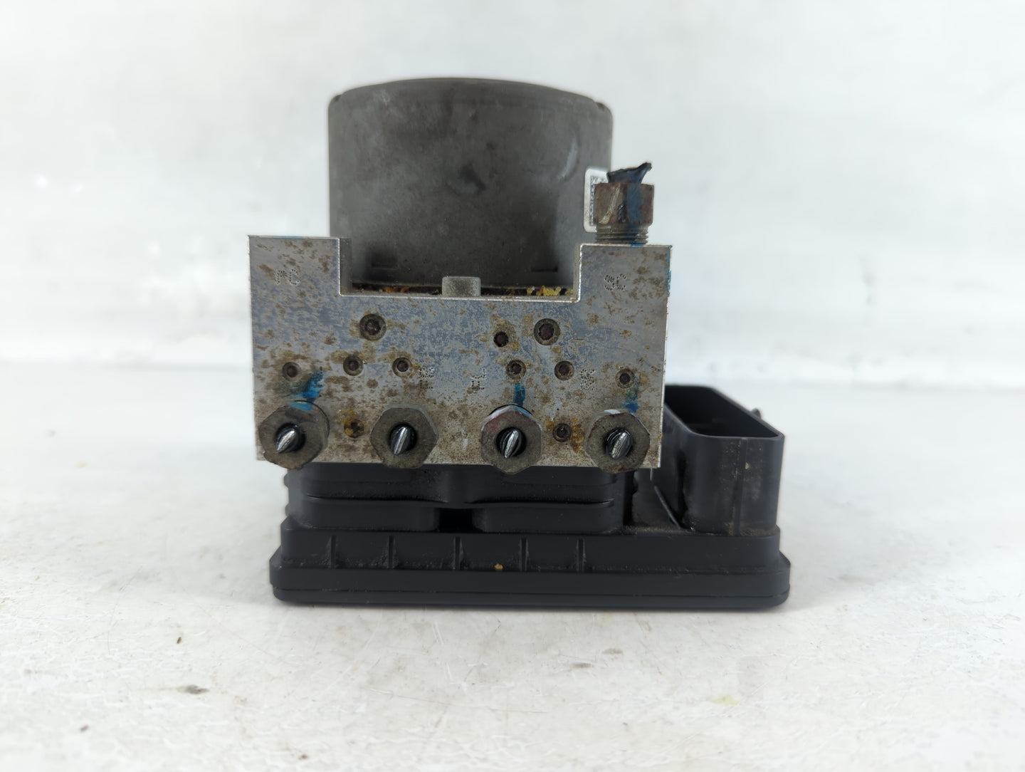 2015 Cadillac Xts ABS Pump Control Module Replacement P/N:23180390 23180389 Fits OEM Used Auto Parts - Oemusedautoparts1.com