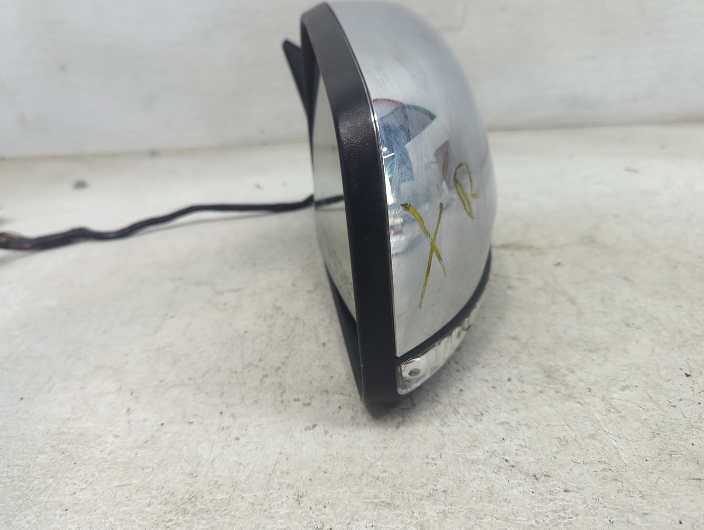 2015 Chevrolet Avalanche Driver Side View Mirror - Left Door Mirror OEM Used - Oemusedautoparts1.com