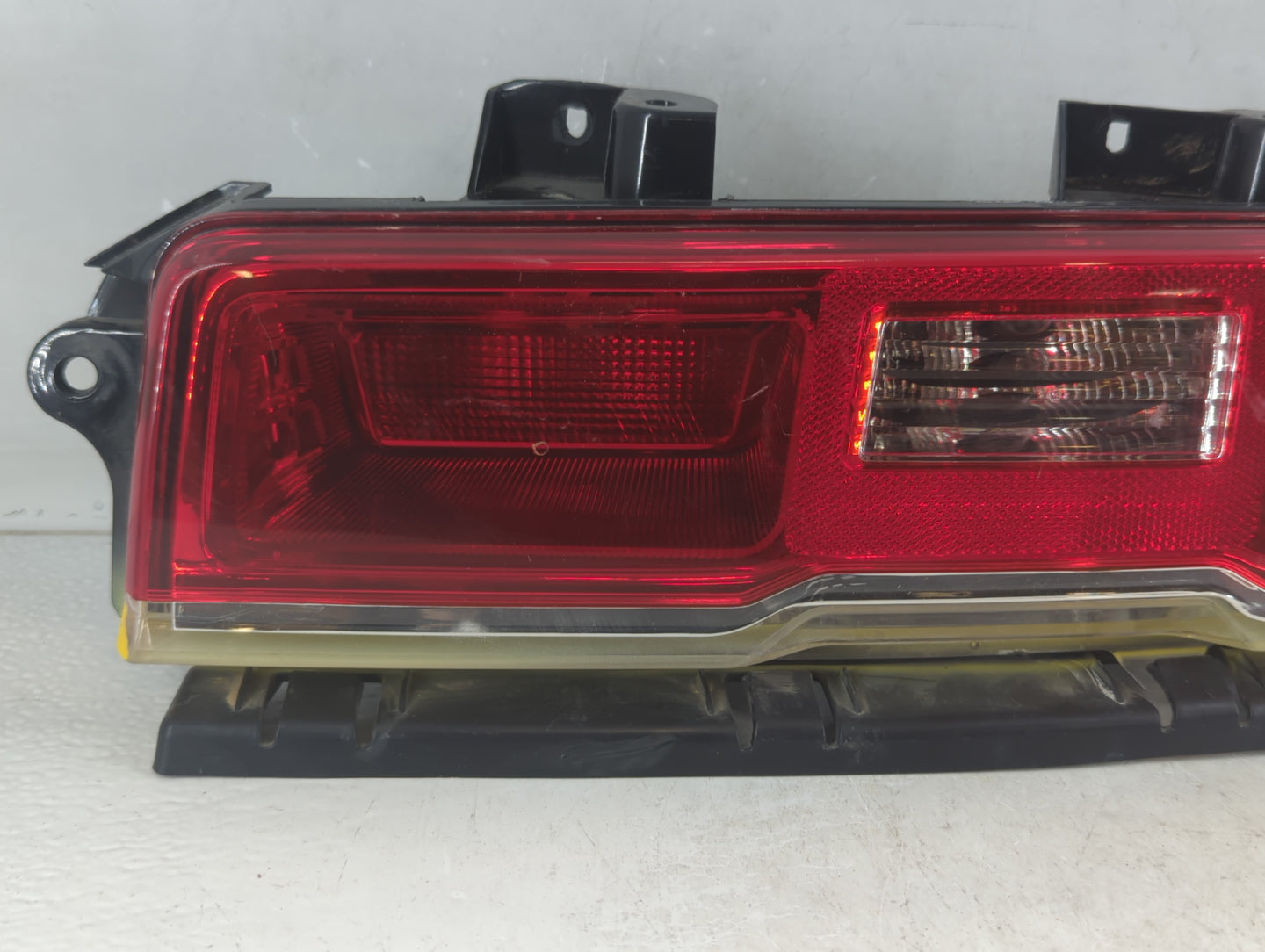 2014-2015 Chevrolet Camaro Tail Light Assembly Passenger Right OEM P/N:10222010 Fits Fits 2014 2015 OEM Used Auto Parts - Oe