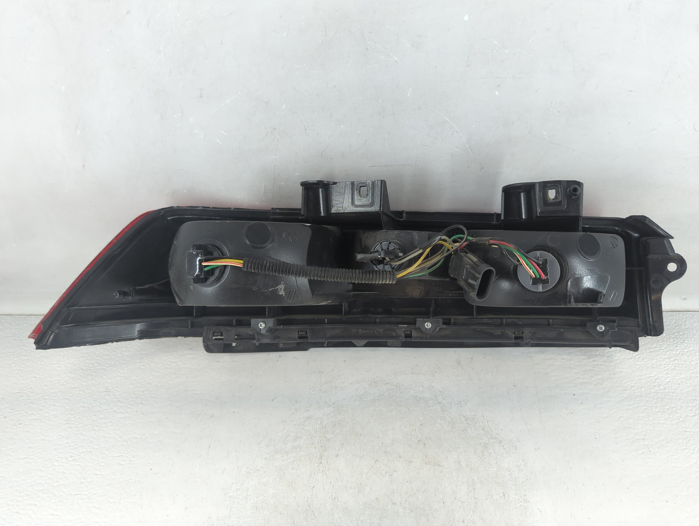 2014-2015 Chevrolet Camaro Tail Light Assembly Passenger Right OEM P/N:10222010 Fits Fits 2014 2015 OEM Used Auto Parts - Oe