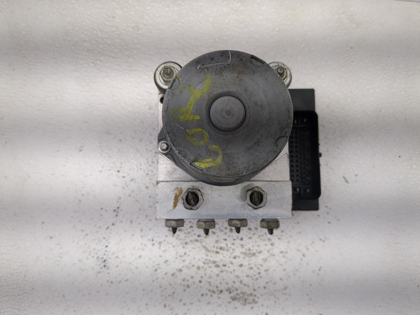 2012-2015 Chevrolet Camaro ABS Pump Control Module Replacement P/N:22873642 Fits Fits 2012 2013 2014 2015 OEM Used Auto Part