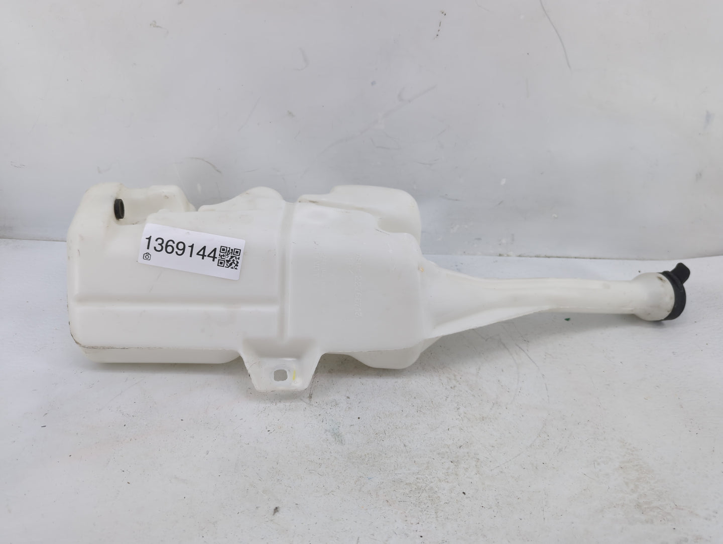 2010-2015 Chevrolet Camaro Windshield Washer Fluid Reservoir Bottle Oem - Oemusedautoparts1.com