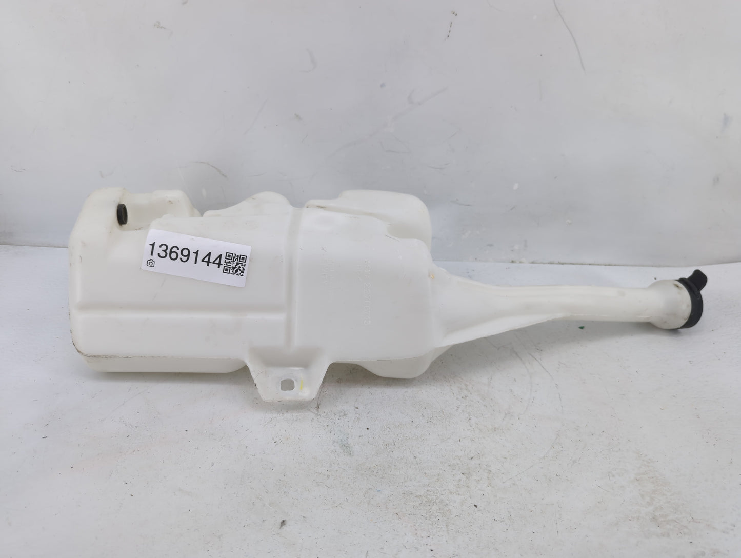 2010-2015 Chevrolet Camaro Windshield Washer Fluid Reservoir Bottle Oem - Oemusedautoparts1.com