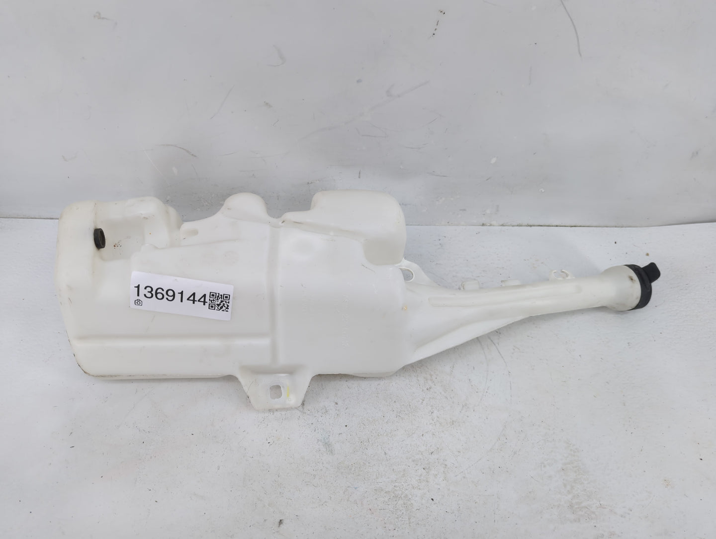 2010-2015 Chevrolet Camaro Windshield Washer Fluid Reservoir Bottle Oem - Oemusedautoparts1.com