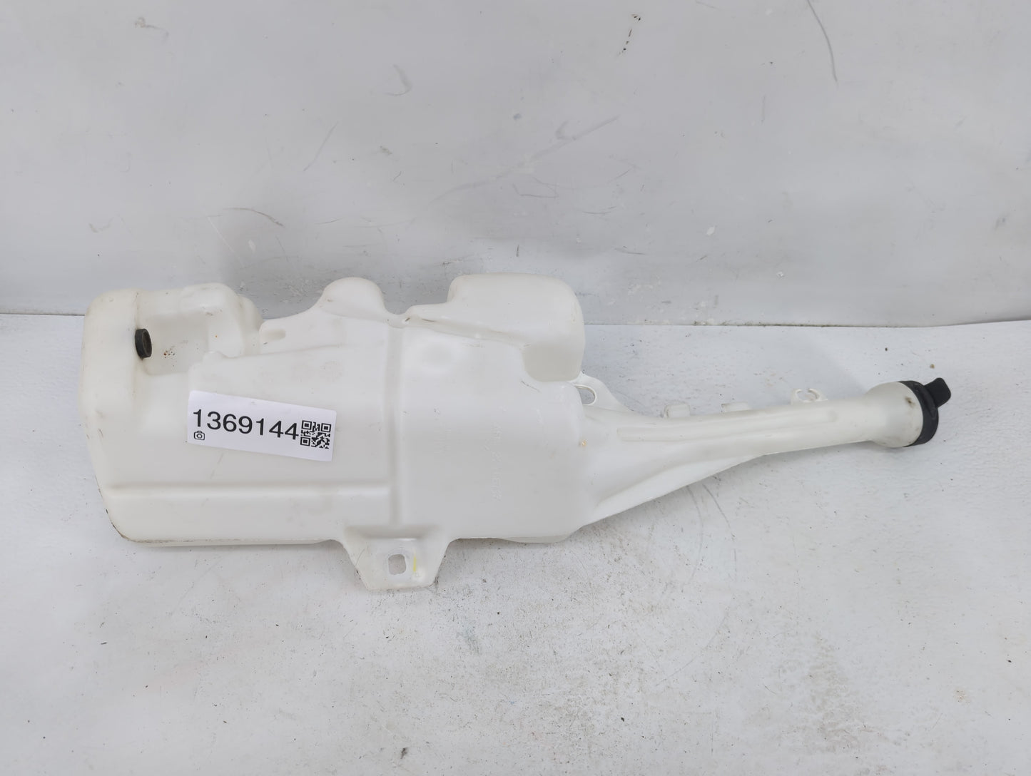 2010-2015 Chevrolet Camaro Windshield Washer Fluid Reservoir Bottle Oem - Oemusedautoparts1.com